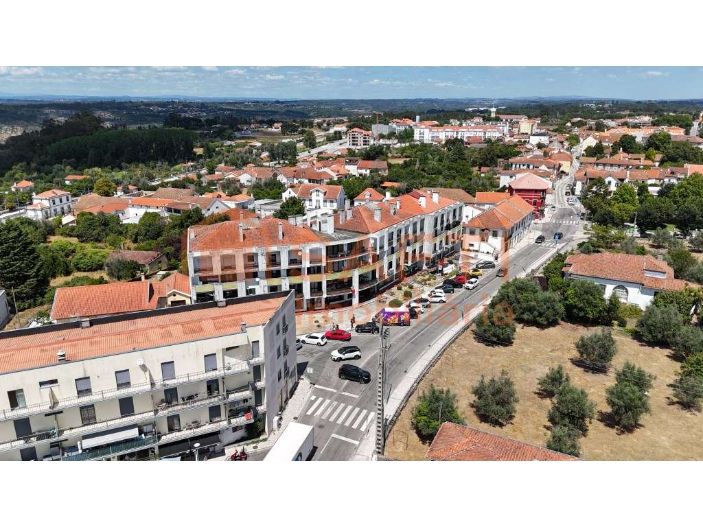 Apartamento T3 com Terraço de 55 m² e Garagem Fechada no Centro de ... - Grande imagem: 2/35