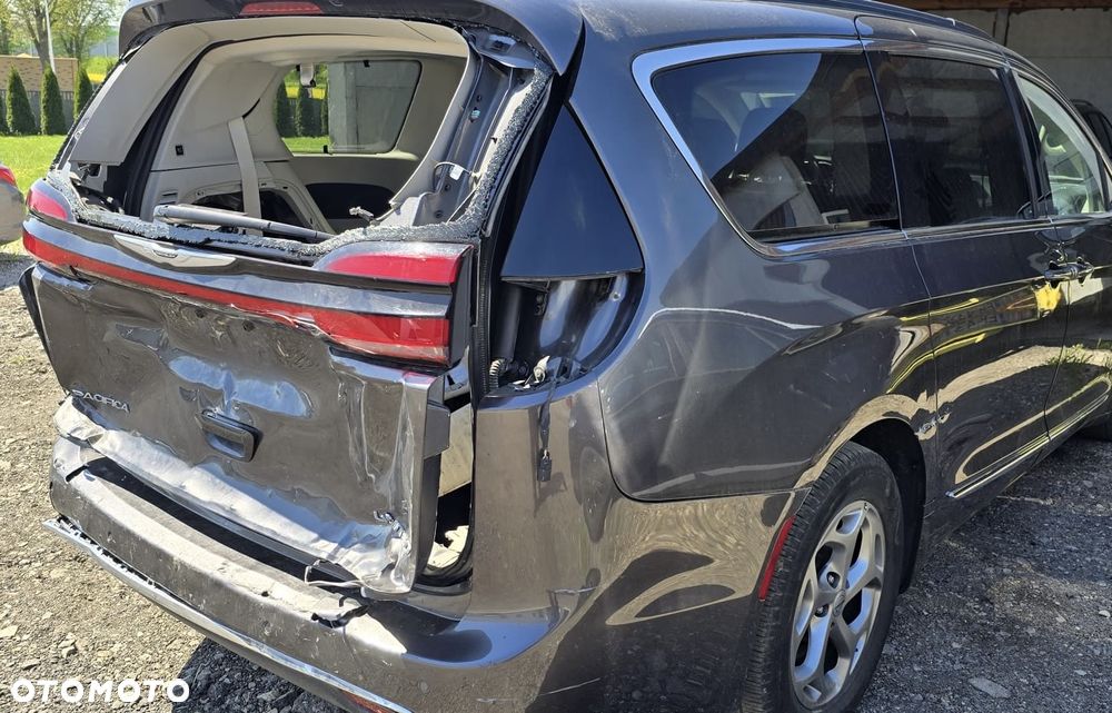 Chrysler Pacifica - 12