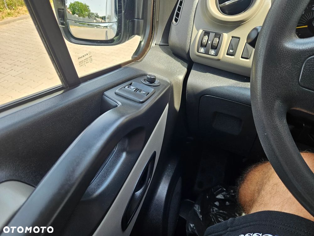 Renault Trafic - 24