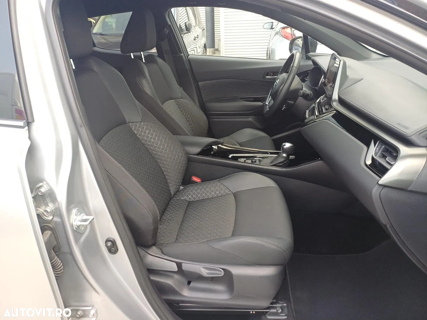 Toyota C-HR 1.8 HSD 122 CP 4x2 CVT C-ult Style bi-tone - 24