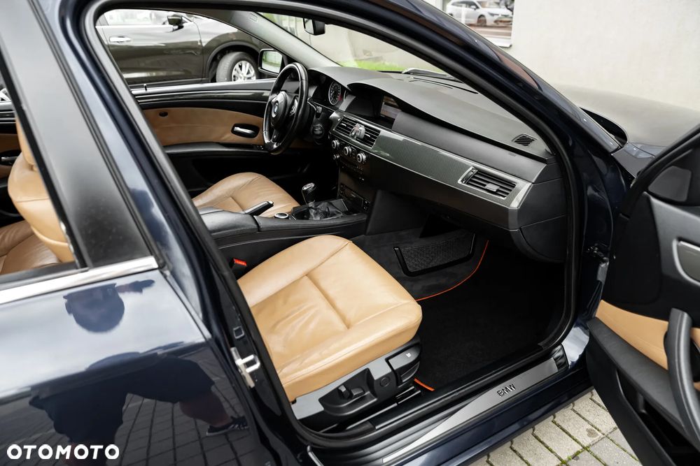 BMW Seria 5 525xi Edition Exclusive - 19