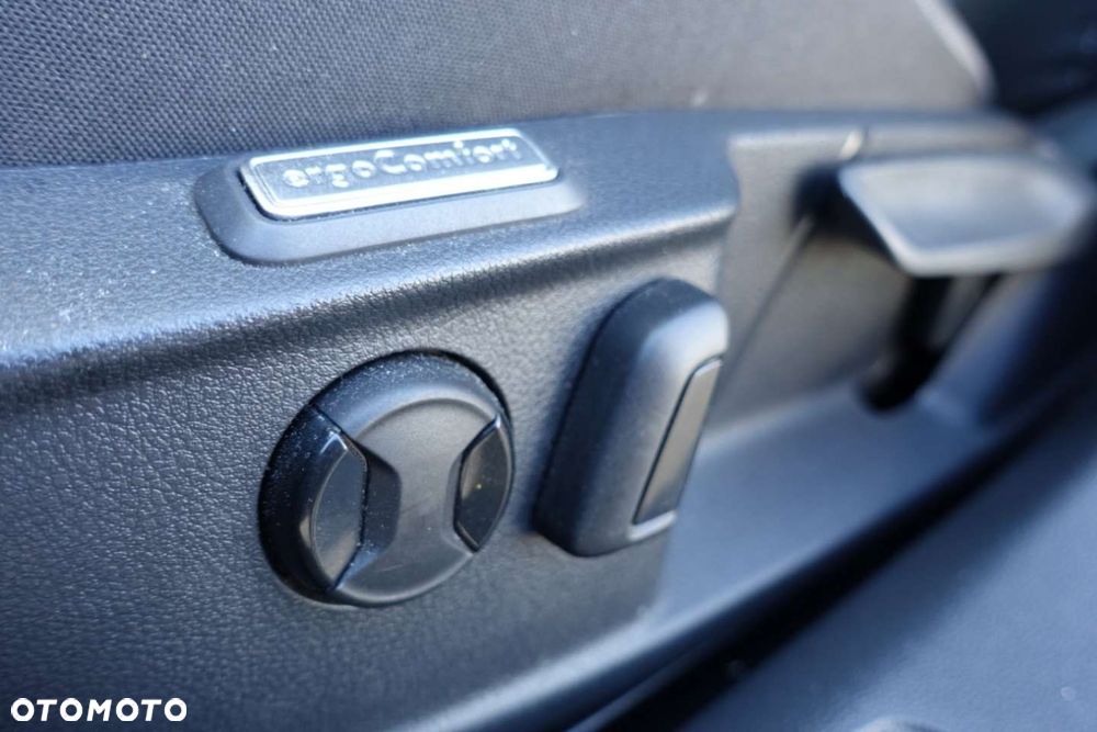 Volkswagen Passat - 17