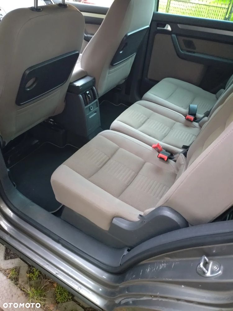 Volkswagen Touran - 7
