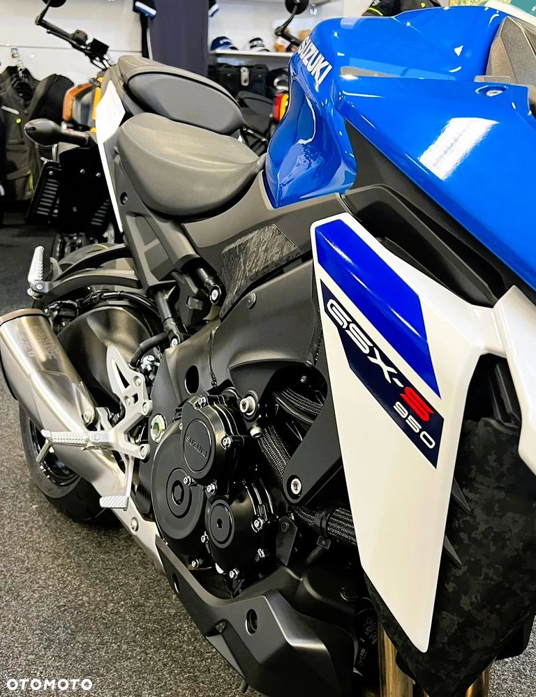 Suzuki GSX - 6