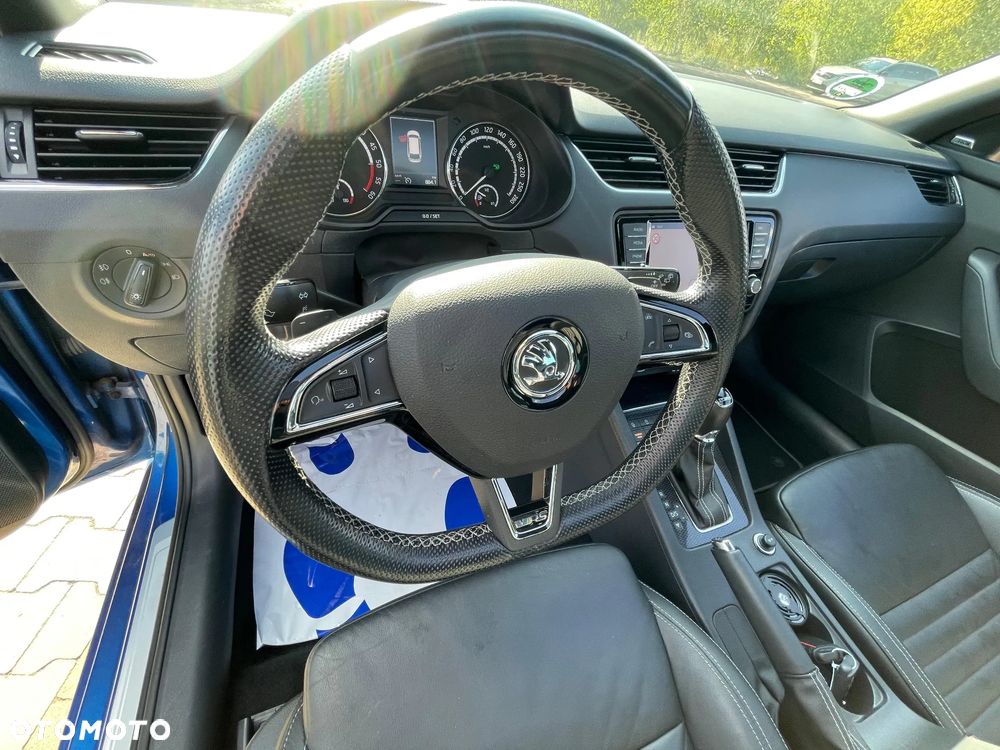 Skoda Octavia 2.0 TDI DSG RS - 23