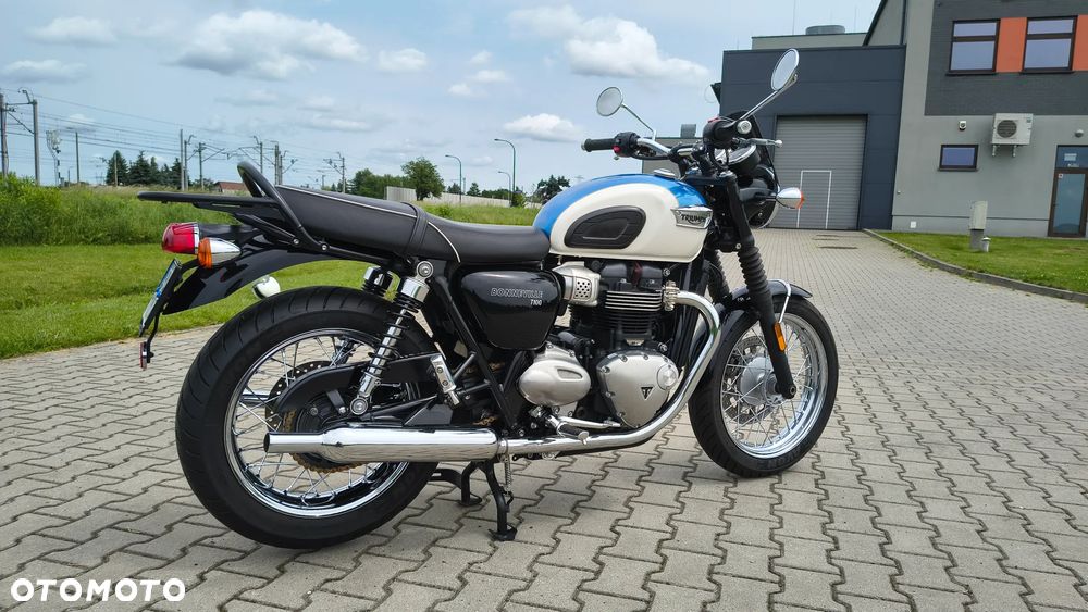 Triumph Bonneville - 8