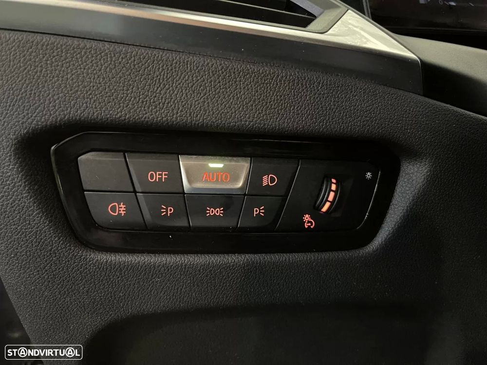 BMW 320 e Pack Desportivo M Auto - 40