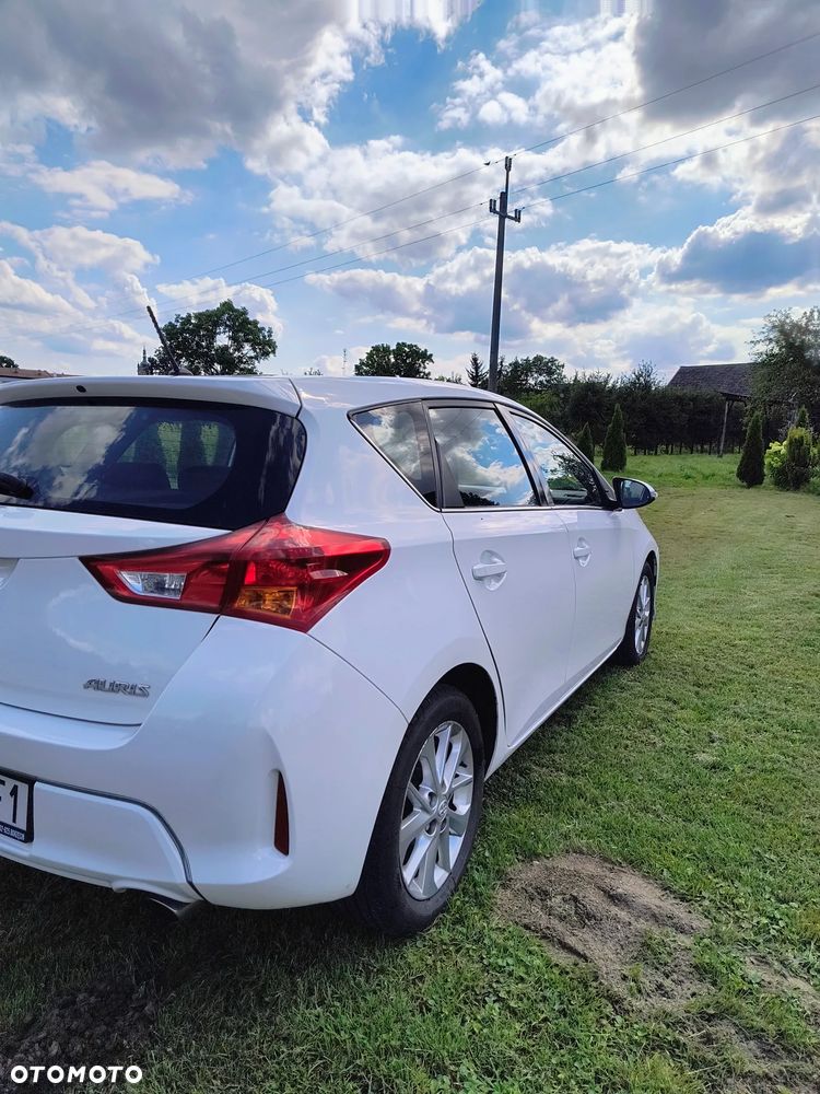 Toyota Auris 2.0 D-4D Dynamic - 3