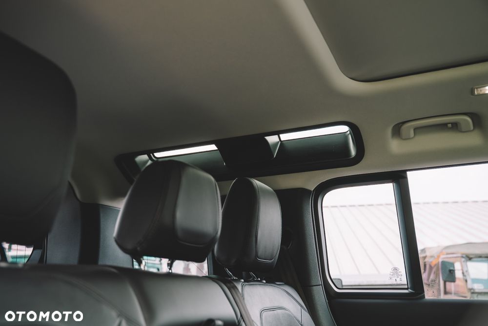 Land Rover Defender 3.0 D300 mHEV SE - 22