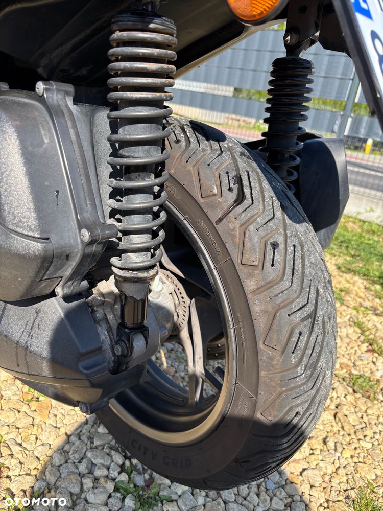Yamaha X-max - 19