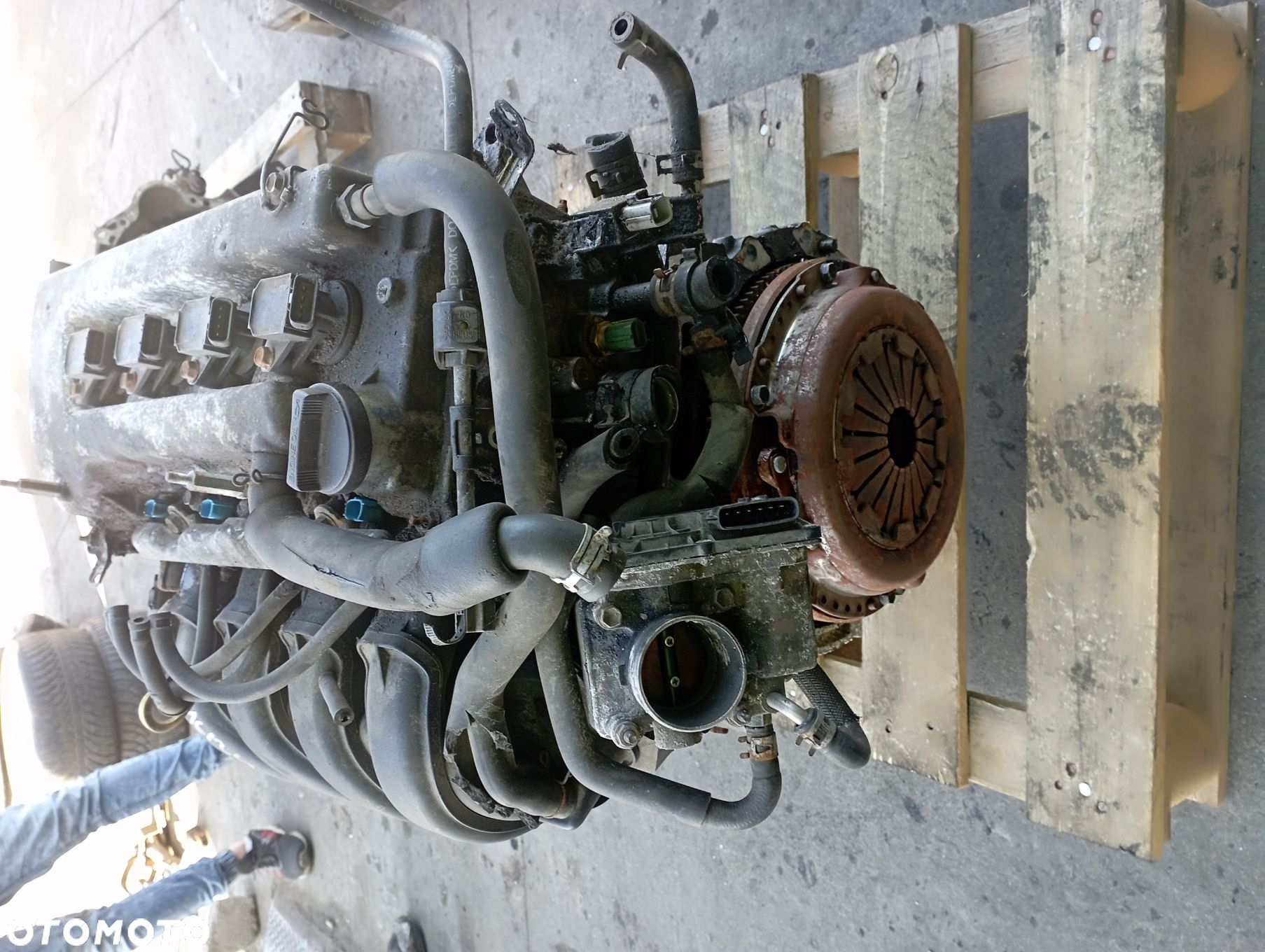 SILNIK 3ZZ-FE

 TOYOTA
 COROLLA VERSO II E12 - 8