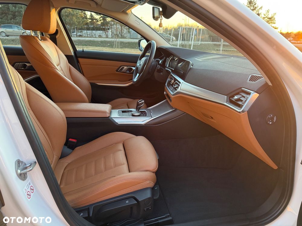 BMW Seria 3 320i xDrive Luxury Line - 9