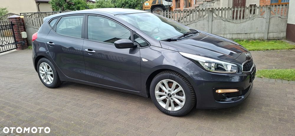 Kia Ceed 1.4 CVVT Dream Team Edition - 10