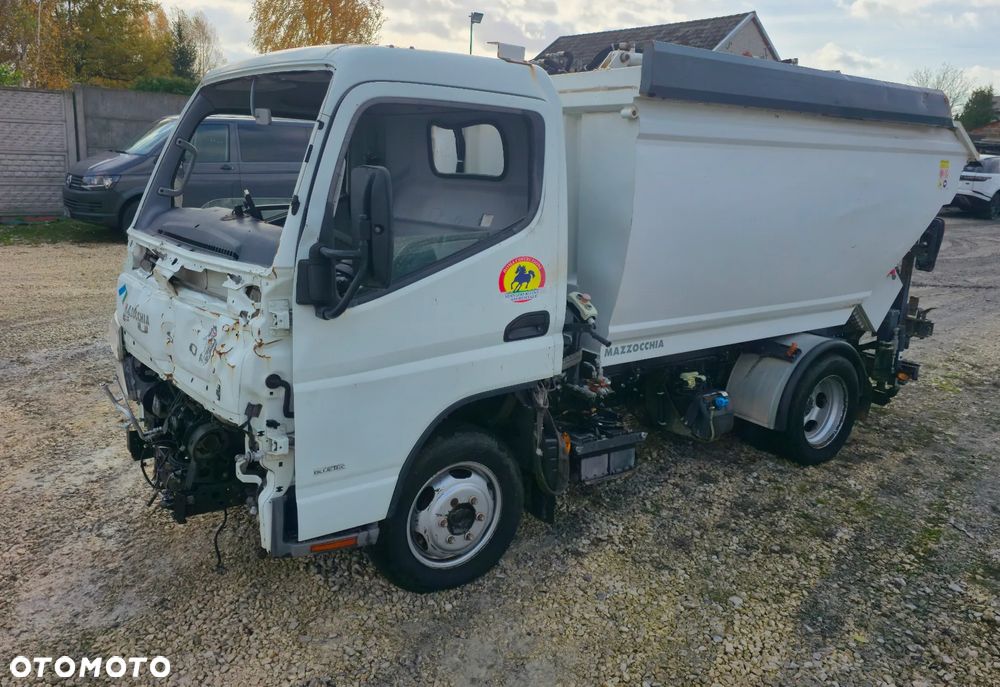 Mitsubishi CANTER FUSO - 14