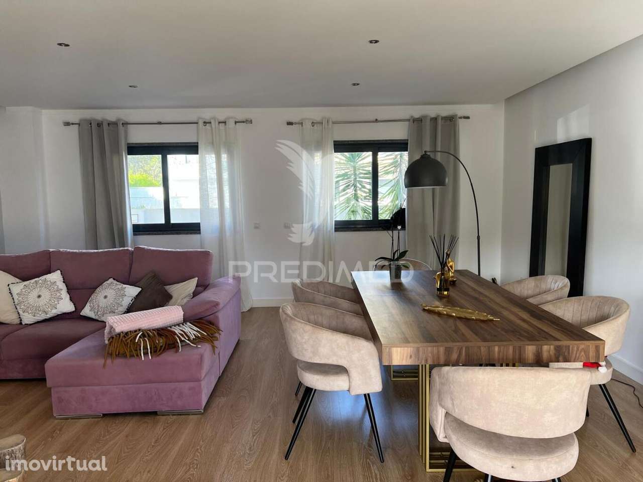 Moradia V4 com garagem em Santo António da Charneca - Grande imagem: 2/24