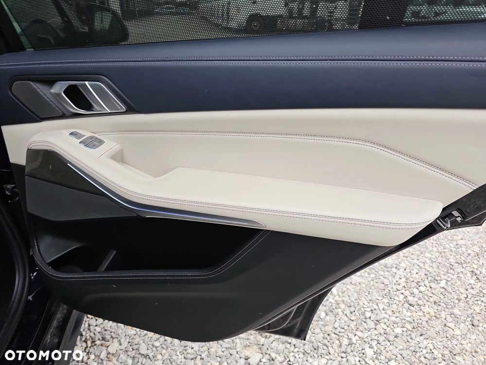 BMW X7 - 23