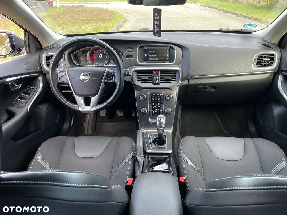Volvo V40 D2 Summum - 19
