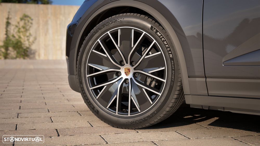 Porsche Macan Electric 4 - 7