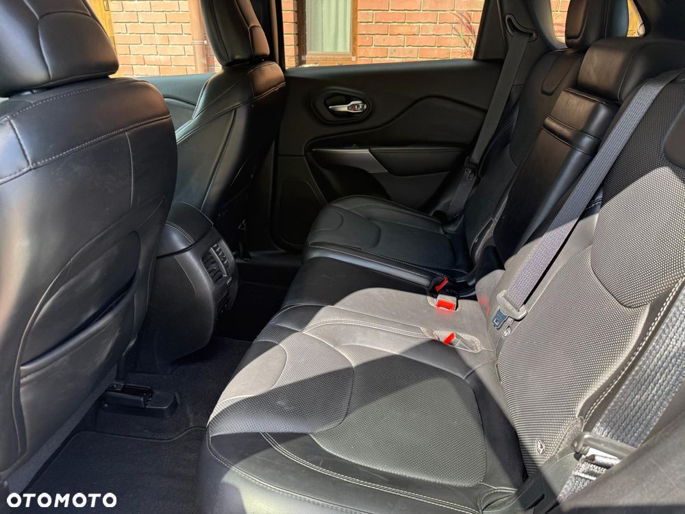 Jeep Cherokee - 10
