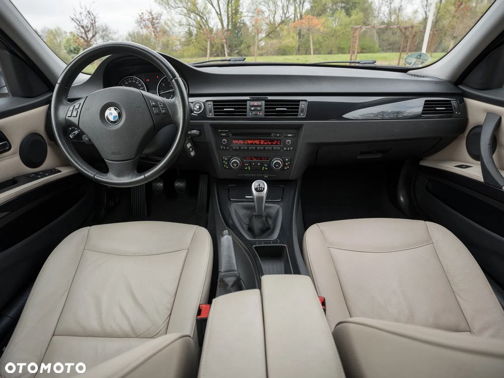 BMW Seria 3 318i Edition Exclusive - 25
