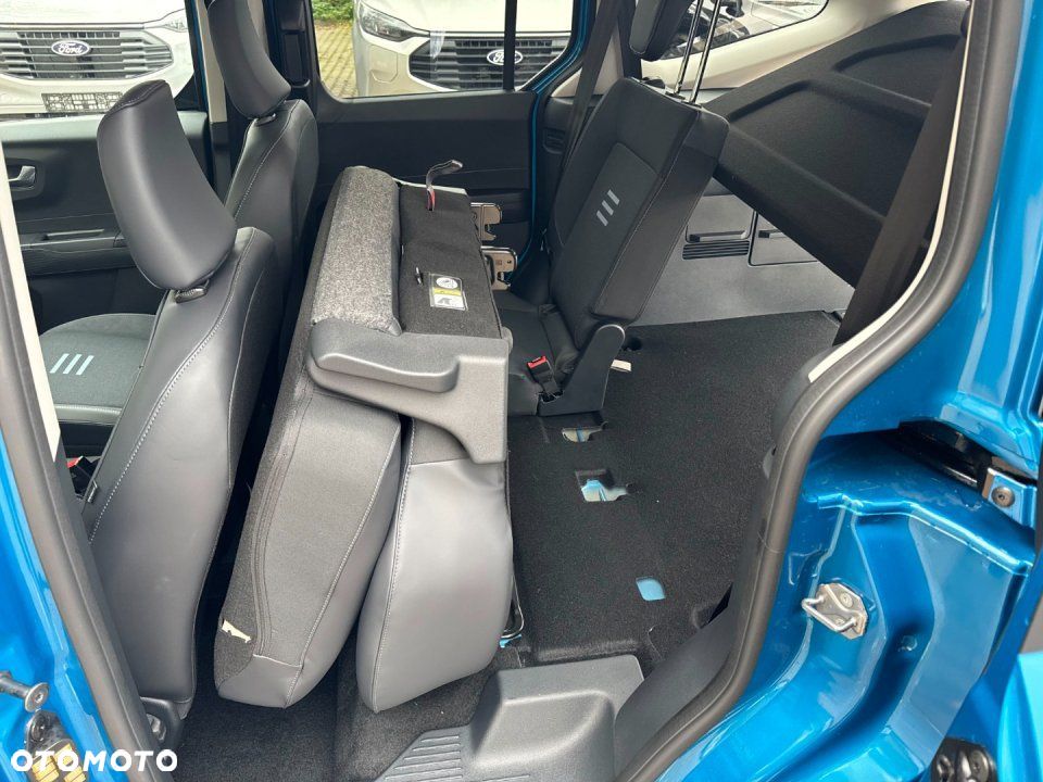 Ford Tourneo Courier - 32