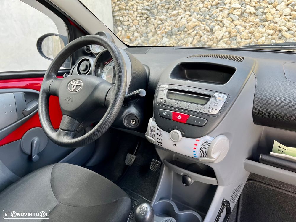 Toyota Aygo 1.0 Red Edition - 26