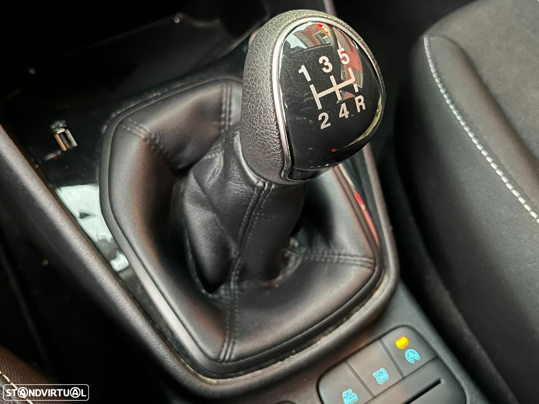 Ford Fiesta - 25