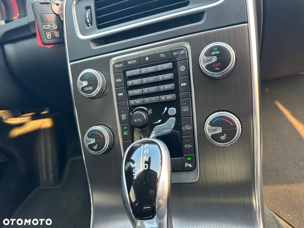 Volvo V60 D3 Geartronic Summum - 25