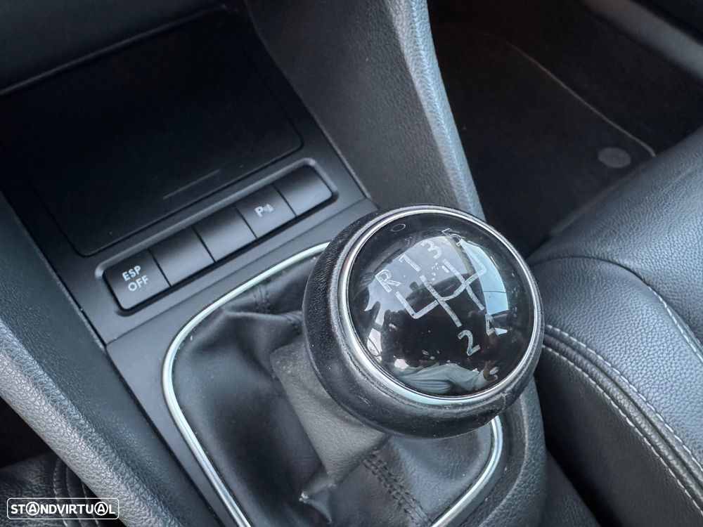 VW Golf 2.0 TDi Confortline - 27