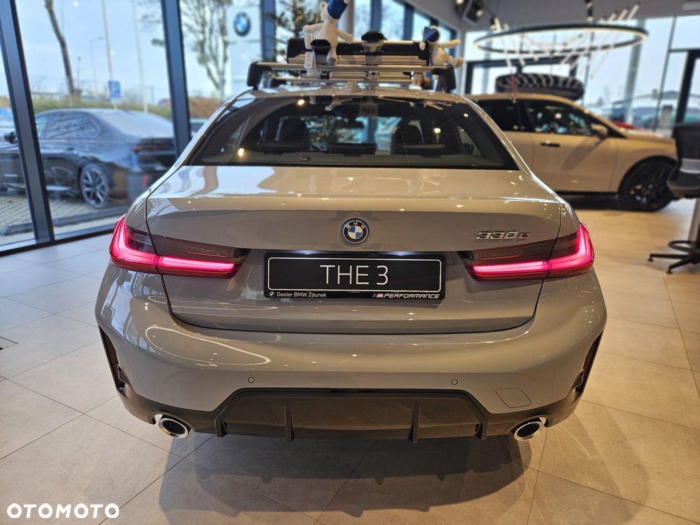 BMW Seria 3 330e - 4