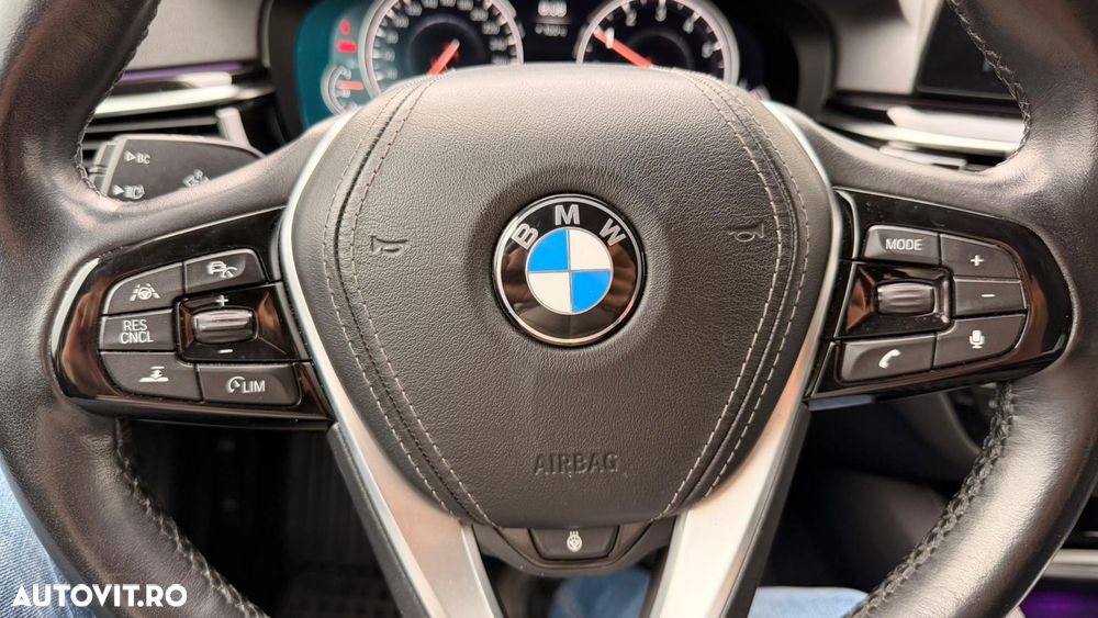 BMW Seria 5 520i Aut. Luxury Line - 32