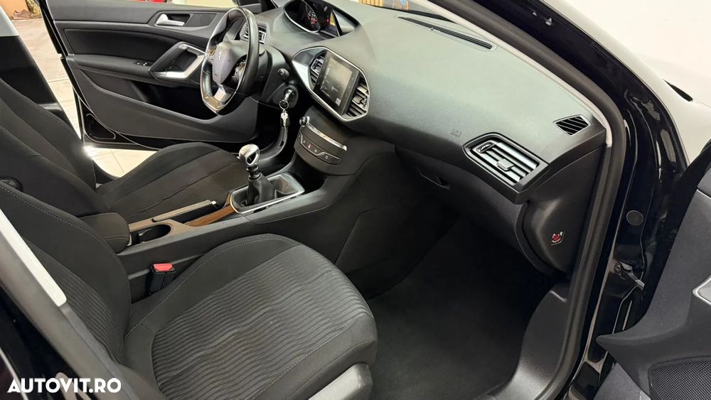 Peugeot 308 - 8