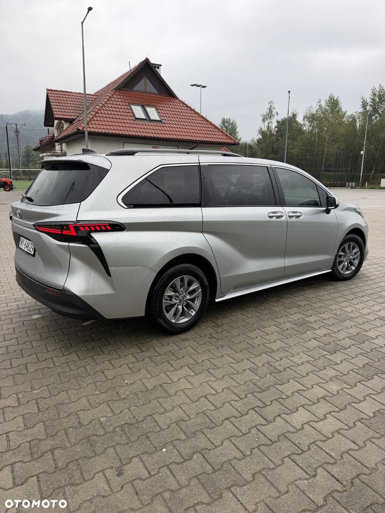 Toyota Sienna - 5