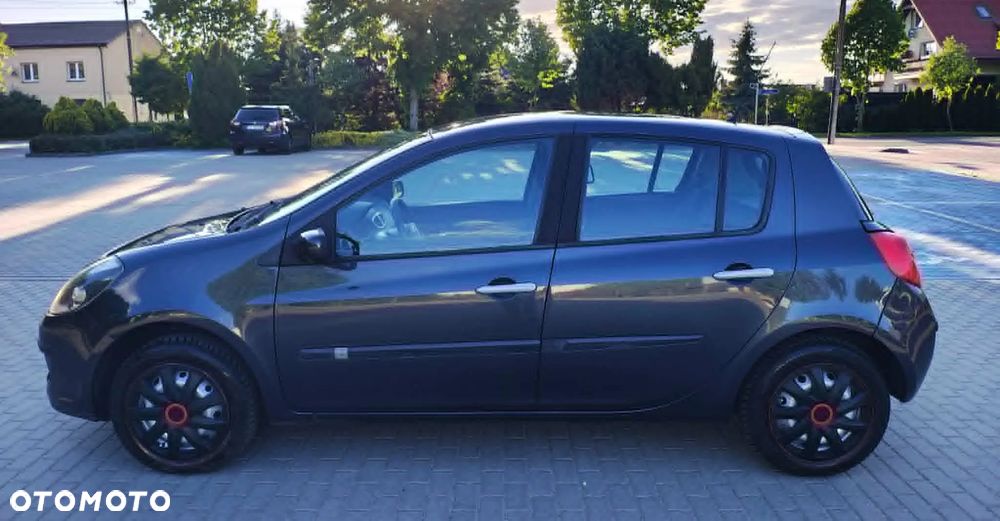 Renault Clio 1.2 16V Confort Authentique - 23