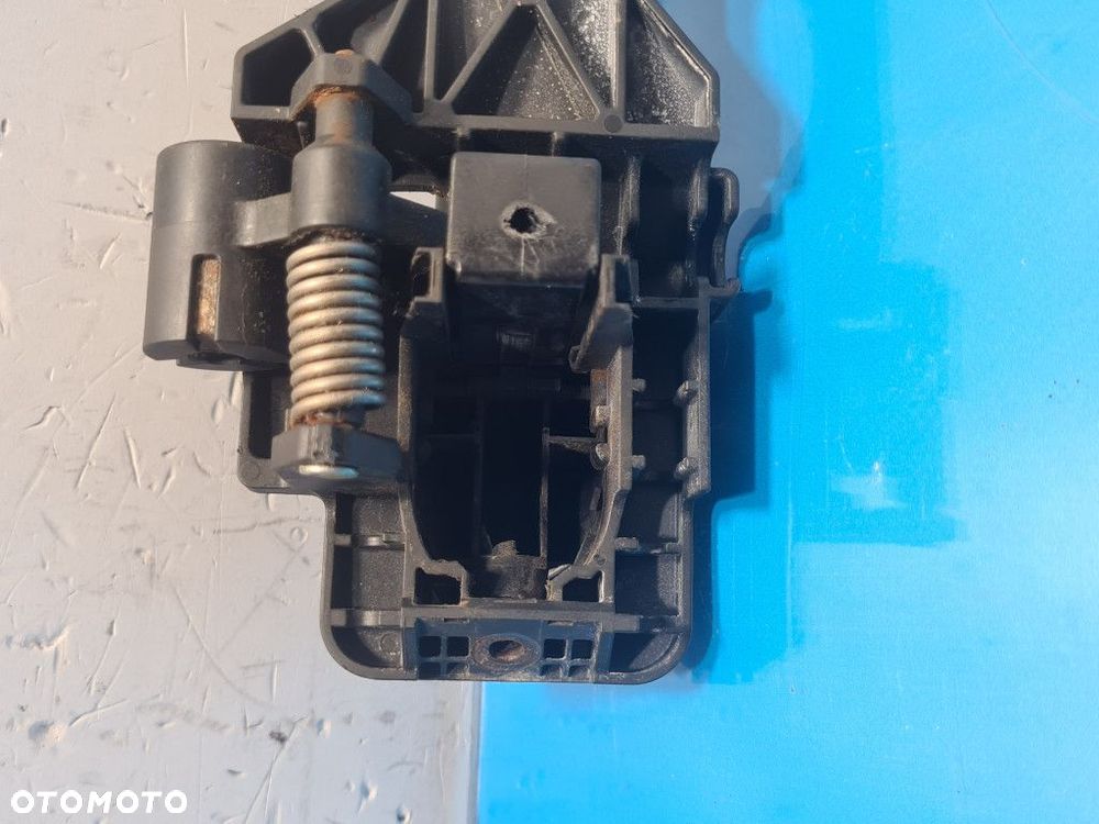 KLAMKA TYŁ PRAWA  9F KIA VENGA - 2