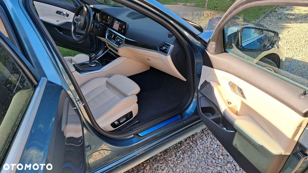 BMW Seria 3 330i M Sport - 28