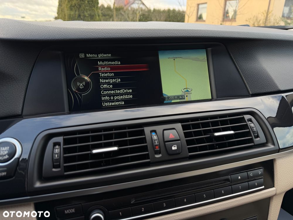 BMW Seria 5 528i xDrive Sport-Aut Luxury Line - 17