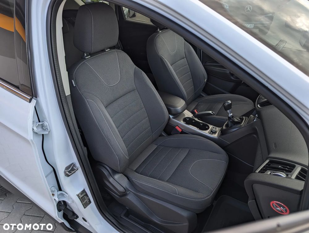 Ford Kuga 1.6 EcoBoost 2x4 Titanium - 36