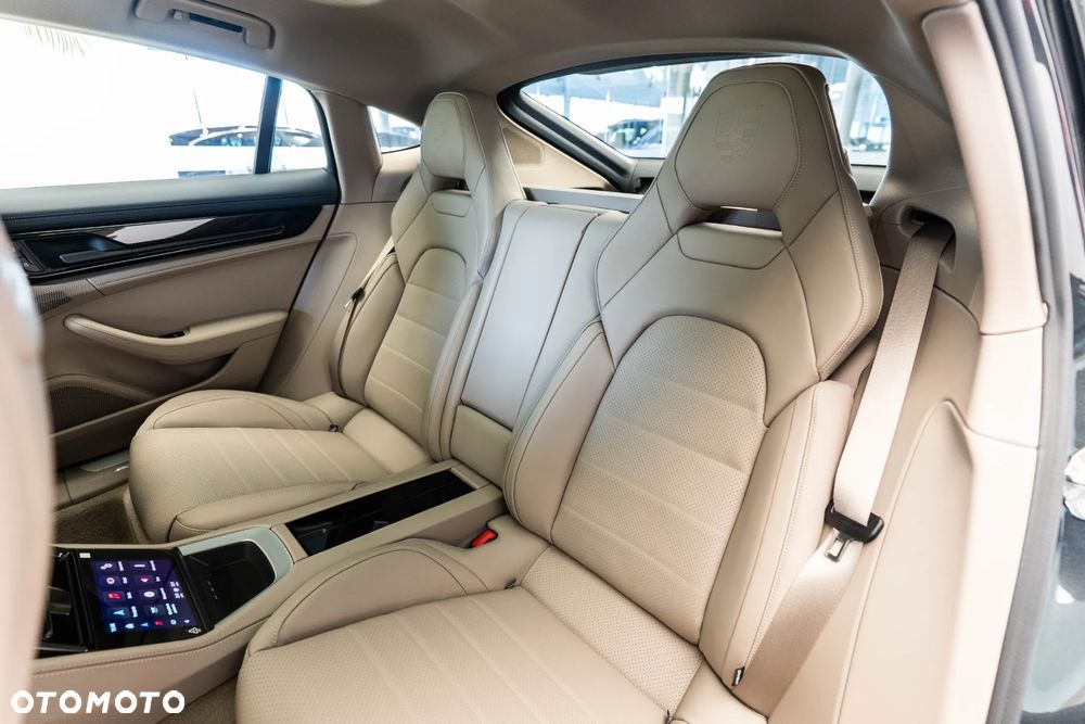 Porsche Panamera 4S E-Hybrid - 12