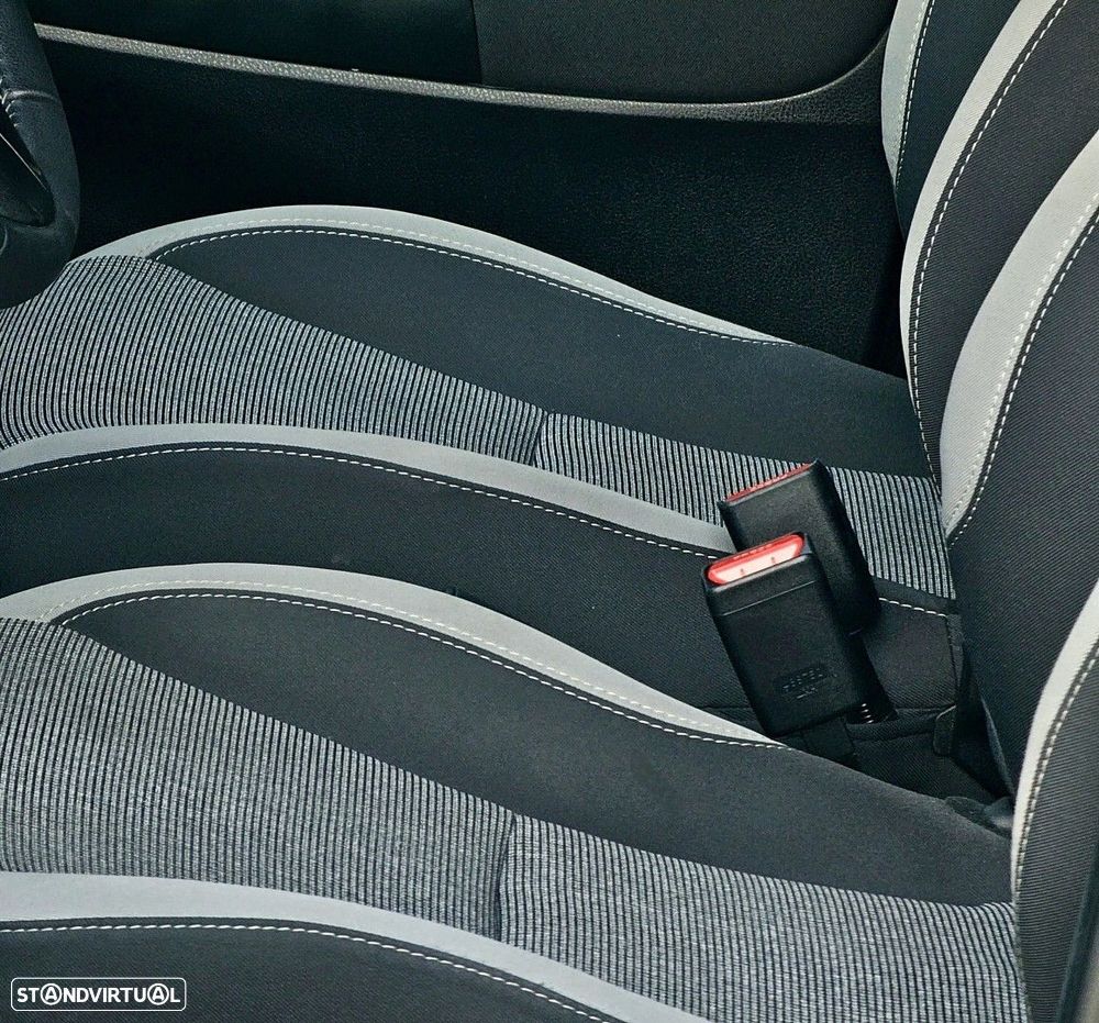 Toyota Yaris 1.5 HSD 20 Anos - 8