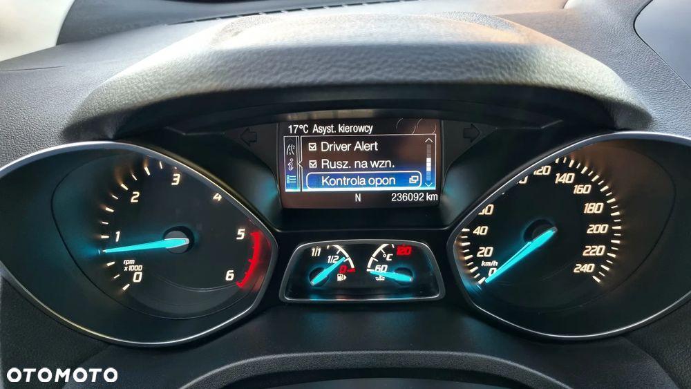 Ford Kuga 2.0 TDCi 2x4 Titanium - 25