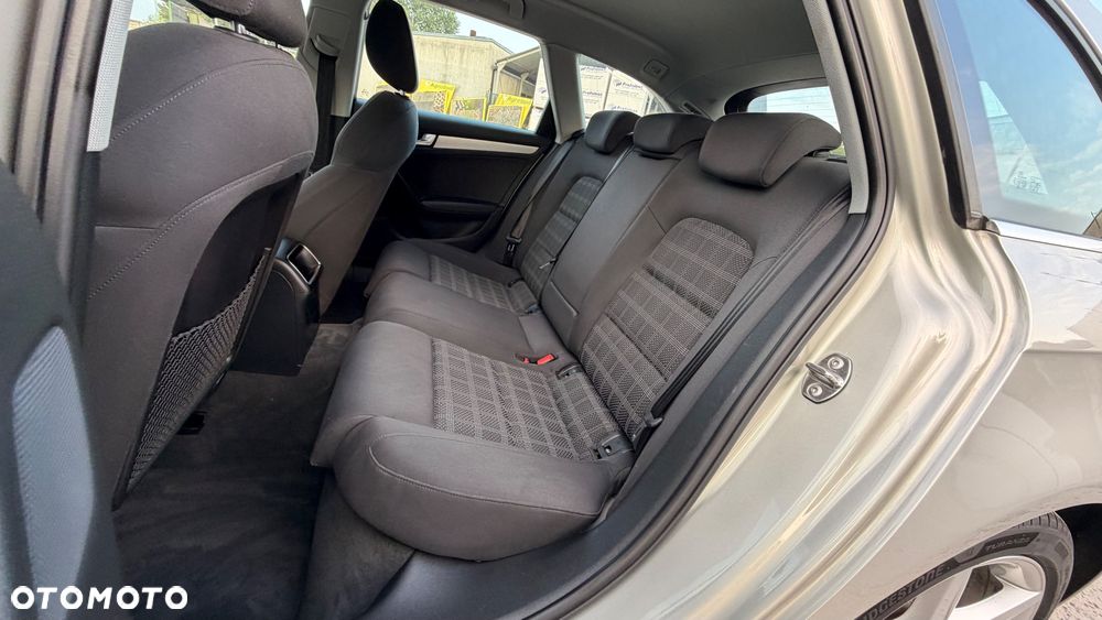 Audi A4 Avant 2.0 TDI DPF clean diesel quattro S tronic S line Sportpaket - 35