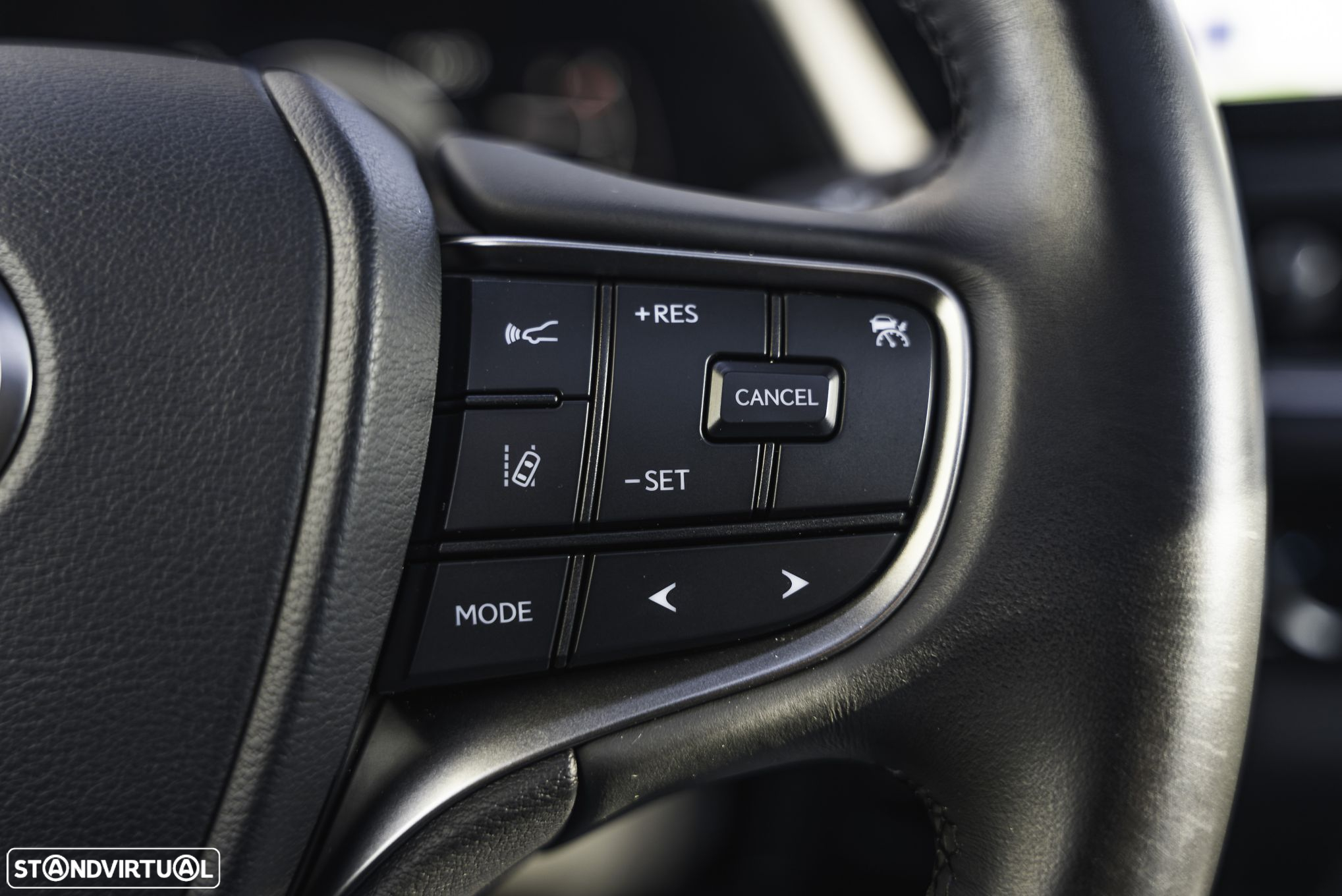 Lexus ux-250h - 24