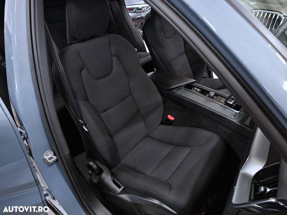Volvo XC 60 B4 MHEV Momentum Pro - 27