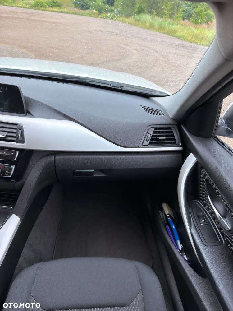 BMW Seria 3 320i xDrive - 11