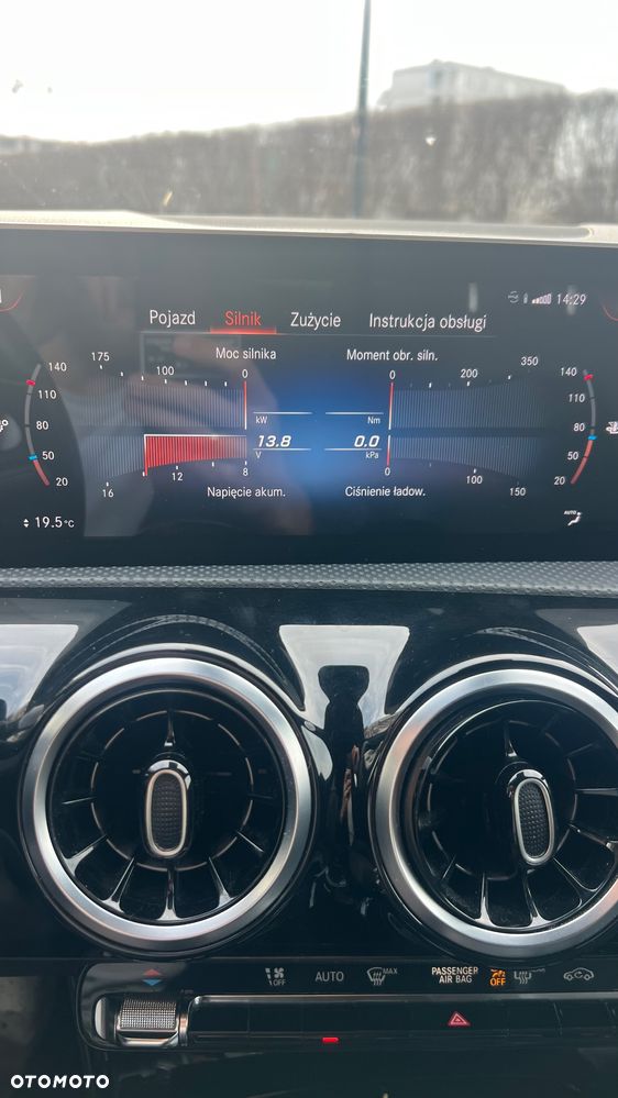 Mercedes-Benz CLA 180 7G-DCT - 20