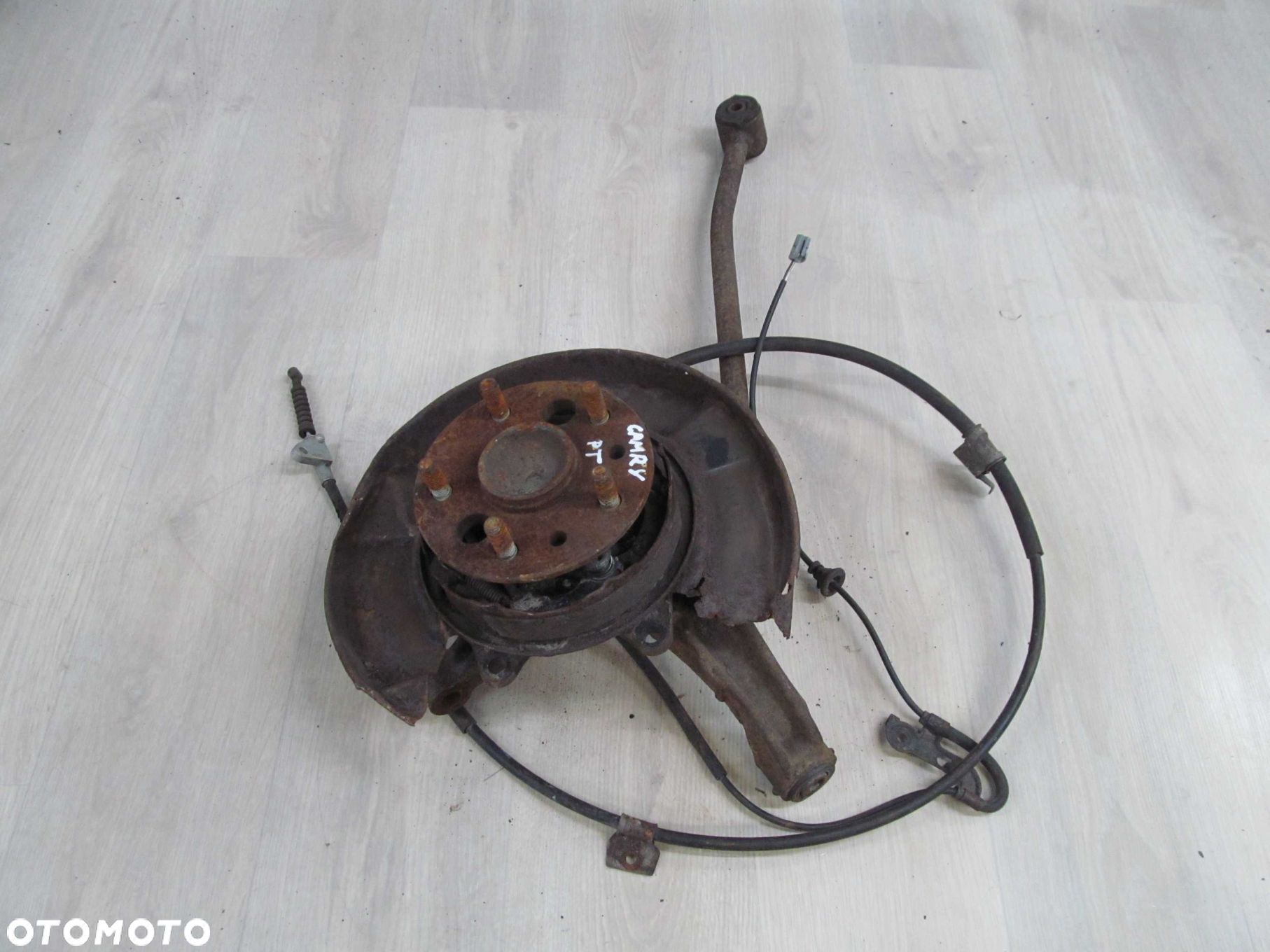 TOYOTA CAMRY VI 2.4 VVTI 01-06 PIASTA ZWROTNICA TYL PRAWA - 1