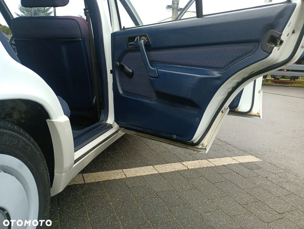 Mercedes-Benz W201 (190) - 30