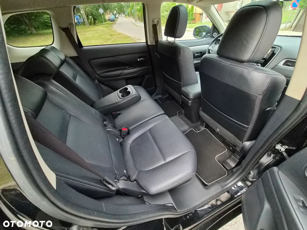 Mitsubishi Outlander 2.0 4WD Top - 30