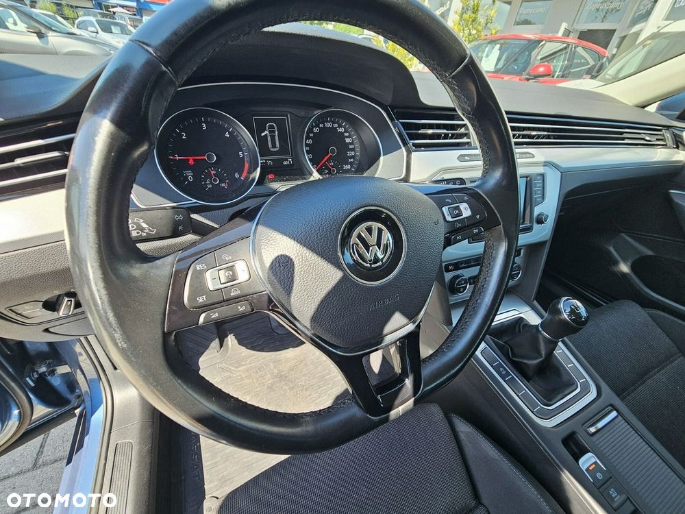 Volkswagen Passat - 24